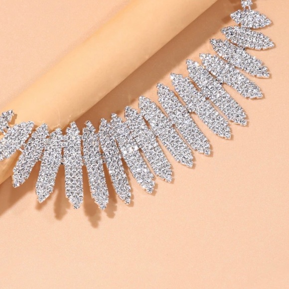 CHOKER NECKLACE NWOT - Picture 2 of 5